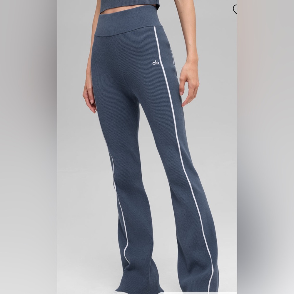 ALO Yoga Blue highline High-Waist Flare Leggings with White Piping